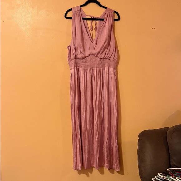 Elegant Silky Pink Sleeveless Dress - Picture 1 of 5